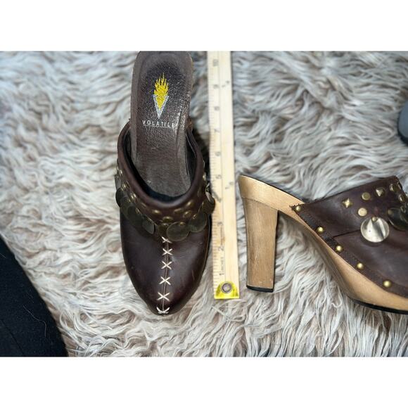 Volatile Women's Heeled Clogs - Picture 7 of 16